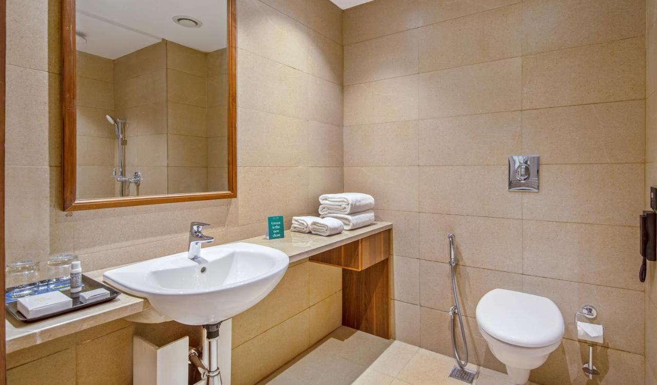 Hotel Golden Tulip Jalandhar Exterior foto