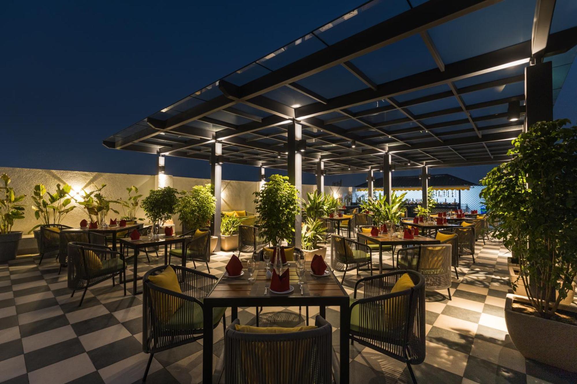 Hotel Golden Tulip Jalandhar Exterior foto